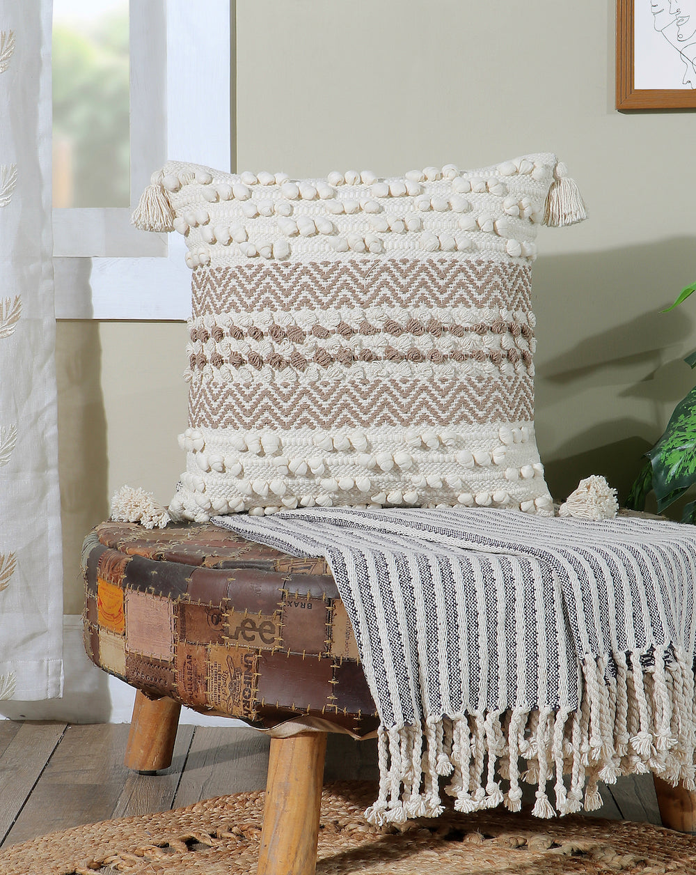 Boho Beach Cushion Cover with Beige Zigzag Pattern and Tassels